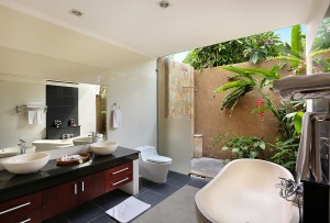 canggu villas open bathroom
